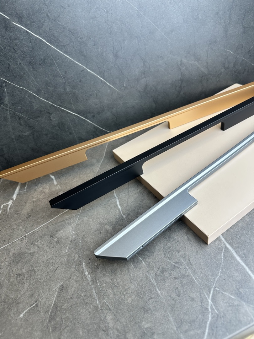 Ручка накладная 533- 600, латунь