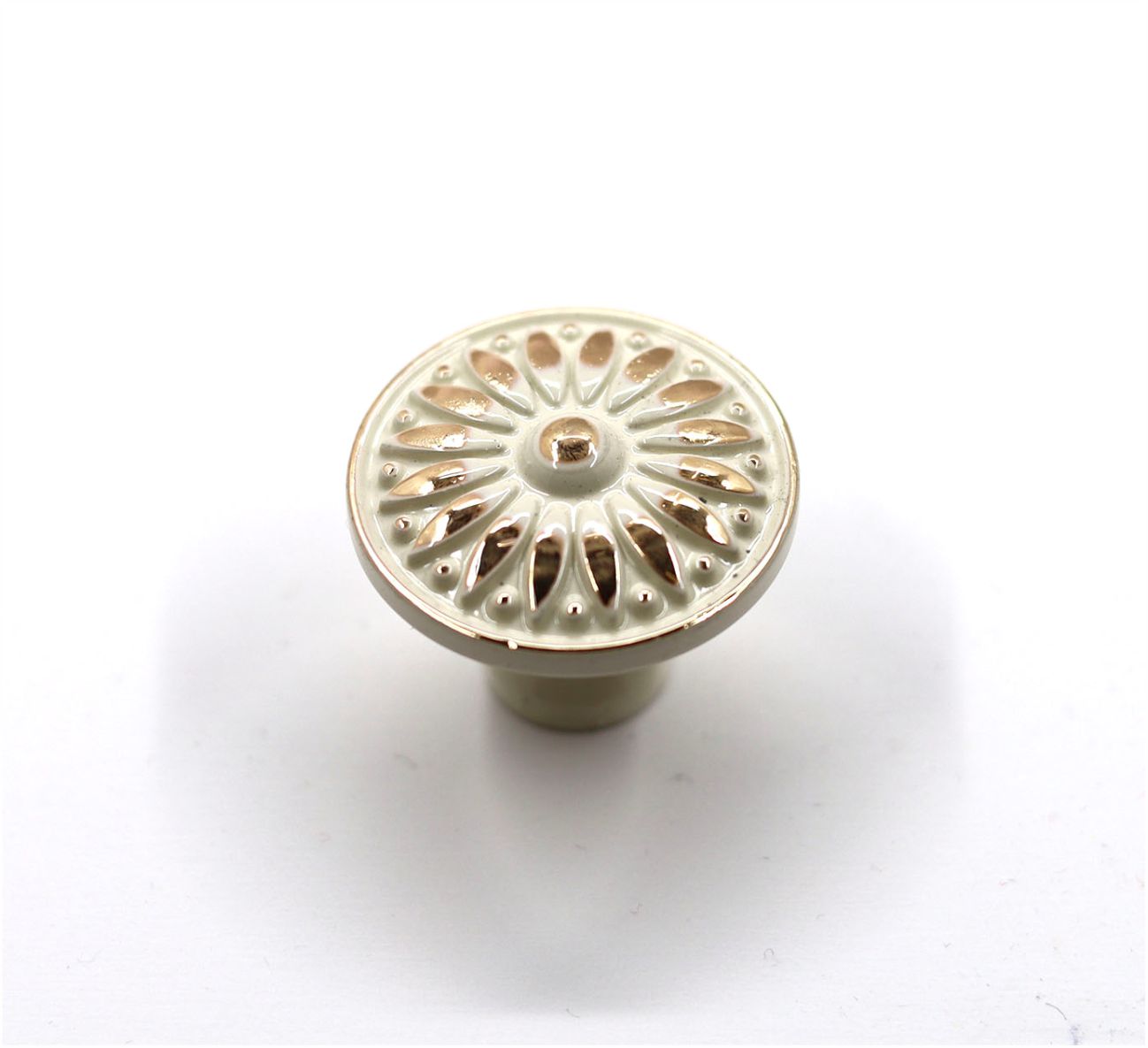 Ручка-кнопка 224, белая патина/золото