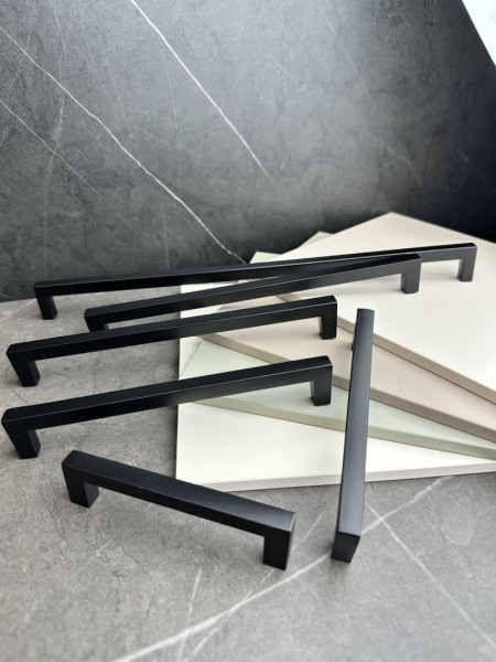 Ручка-скоба 588- 224, чёрный матовый