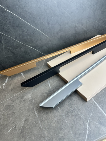 Ручка накладная 533- 600, латунь