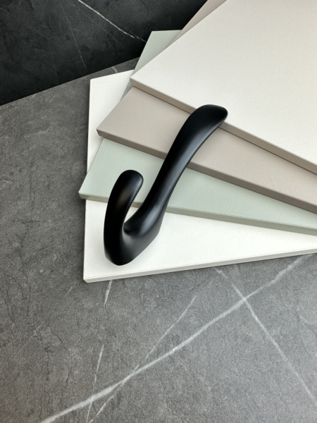 Крючок 023 - 2-х рожковый, черный матовый