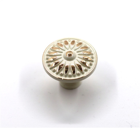 Ручка-кнопка 224, белая патина/золото