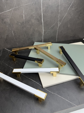 Ручка-скоба 599- 128, пластик, черный/золото