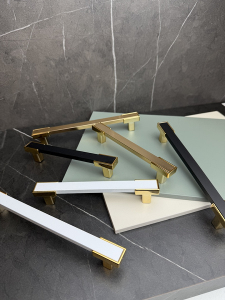 Ручка-скоба 599- 128, пластик, черный/золото