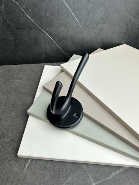 Крючок 041 - 2-х рожковый, черный матовый