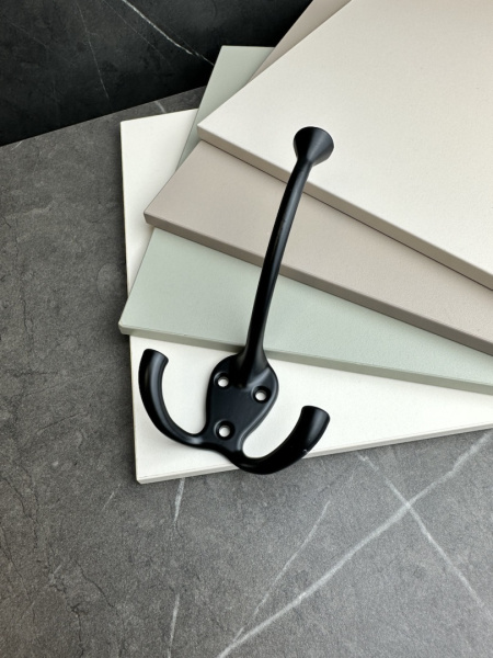 Крючок 039 - 3-х рожковый, черный матовый